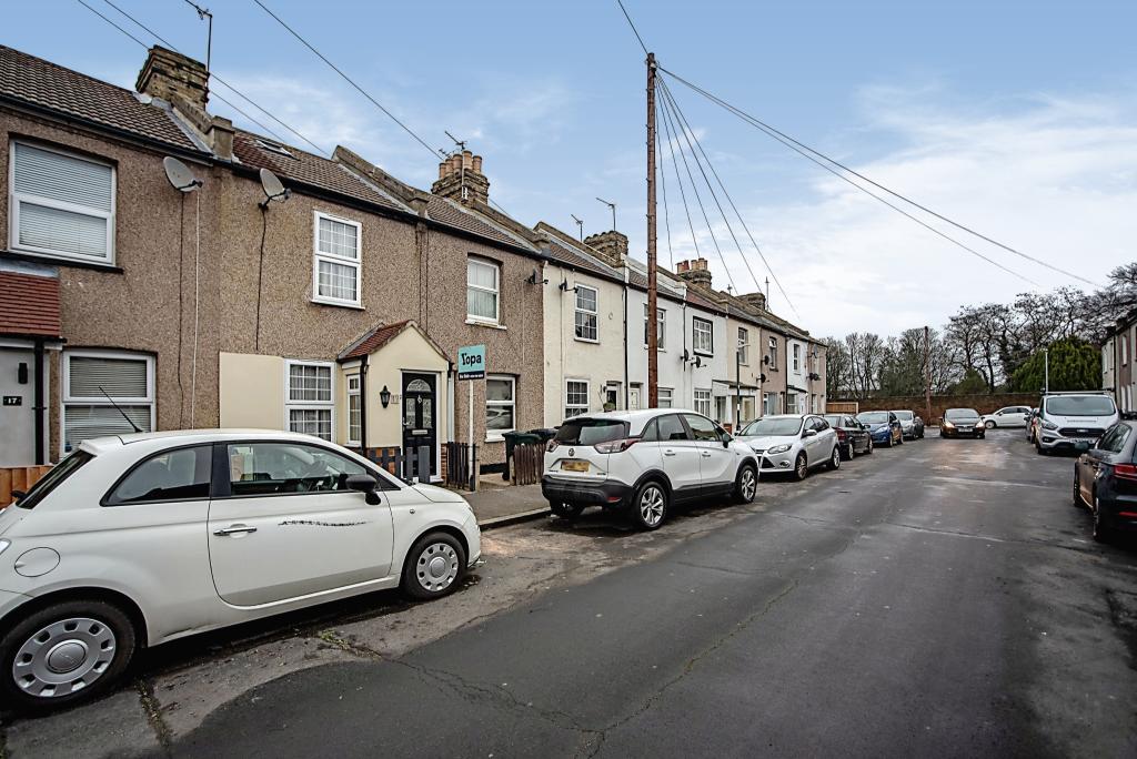 3 bedroom terraced house for sale in Waldeck Road, Dartford, DA1