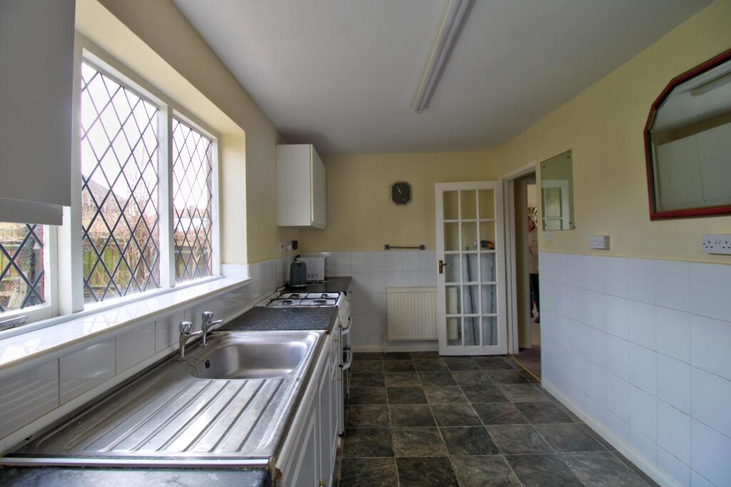 3 bedroom semidetached house for sale in High Street, Garlinge