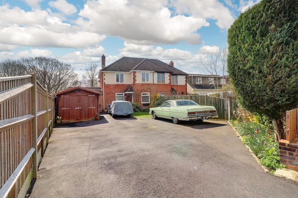 3 bedroom semidetached house for sale in Padnell Road, Cowplain, PO8