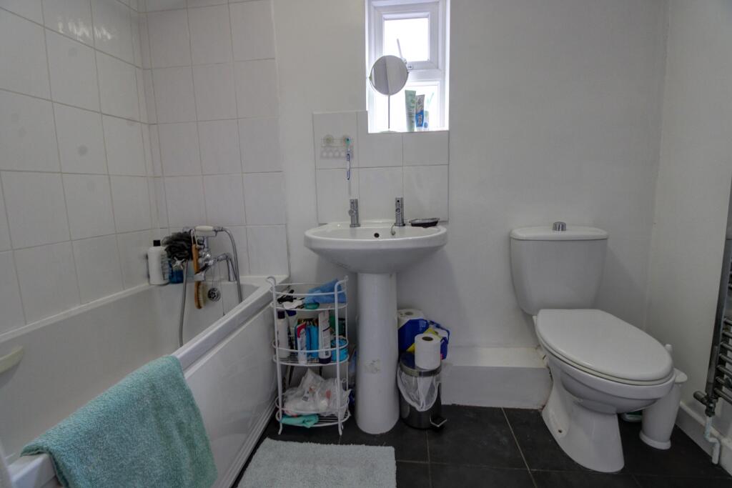 3 bedroom semidetached house for sale in Jubilee Road, Newbury, RG14