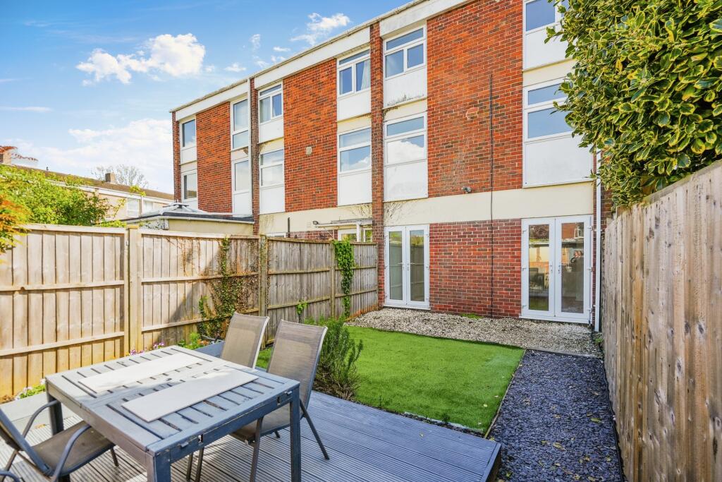 5 bedroom terraced house for sale in Harefields, Oxford, OX2