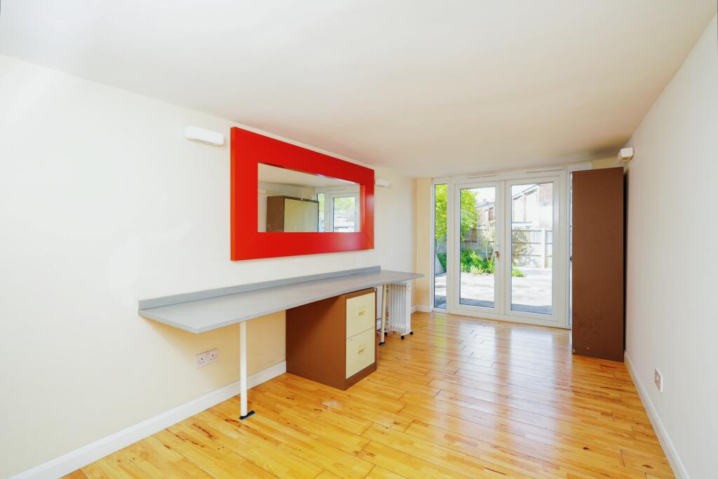 5 bedroom terraced house for sale in Harefields, Oxford, OX2