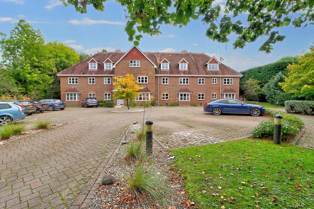 2 bedroom apartment for sale in Reading Road, Sherfield On Loddon, Hook