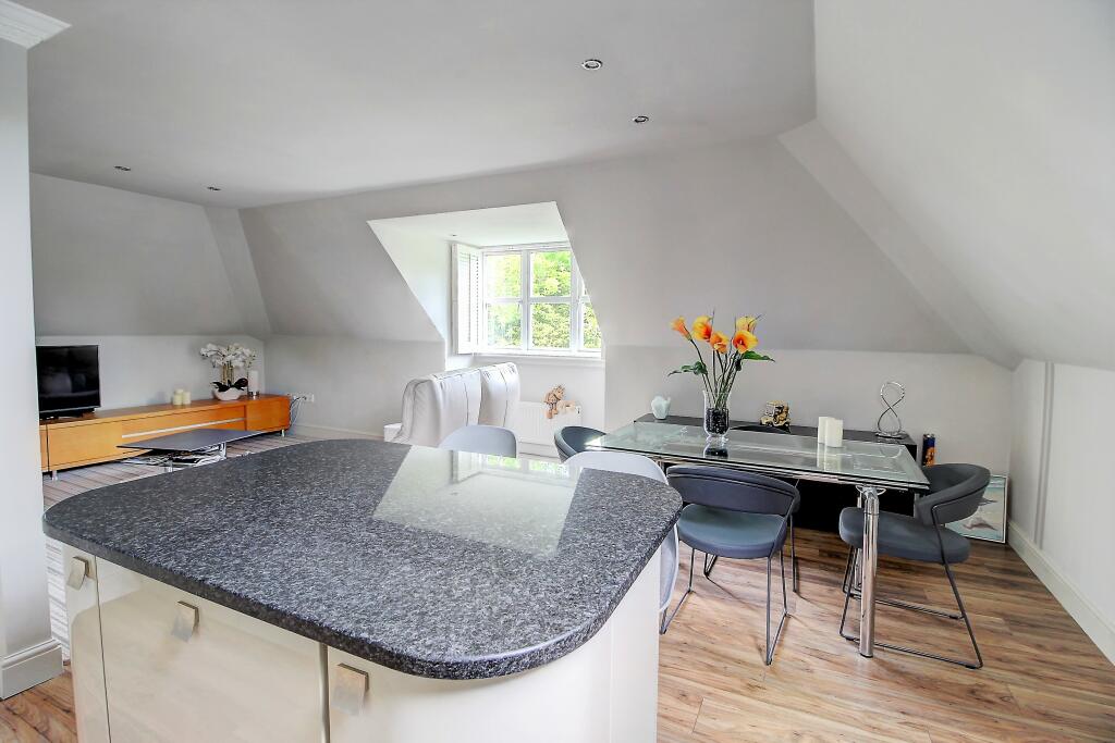 2 bedroom apartment for sale in Reading Road, Sherfield On Loddon, Hook