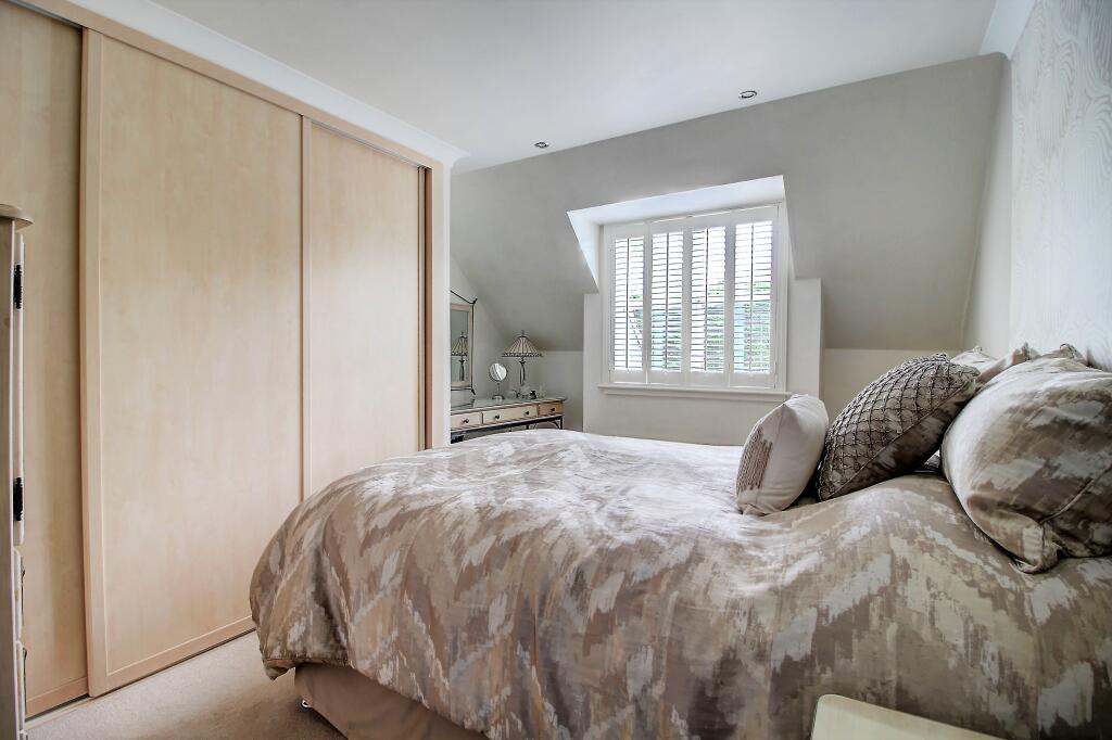 2 bedroom apartment for sale in Reading Road, Sherfield On Loddon, Hook