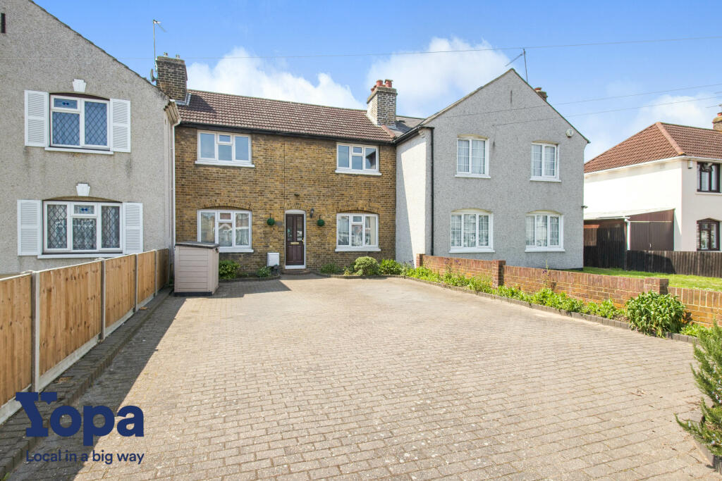 4 bedroom terraced house for sale in Knockhall Chase, Greenhithe, DA9