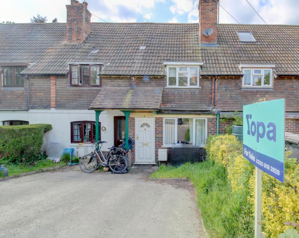 2 bedroom terraced house for sale in Spring Meadow, Forest Row, RH18