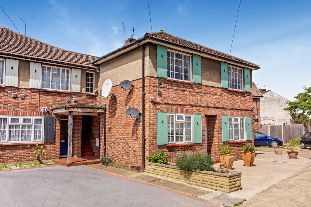 2 bedroom for sale in Upper Sutton Lane, Hounslow, TW5