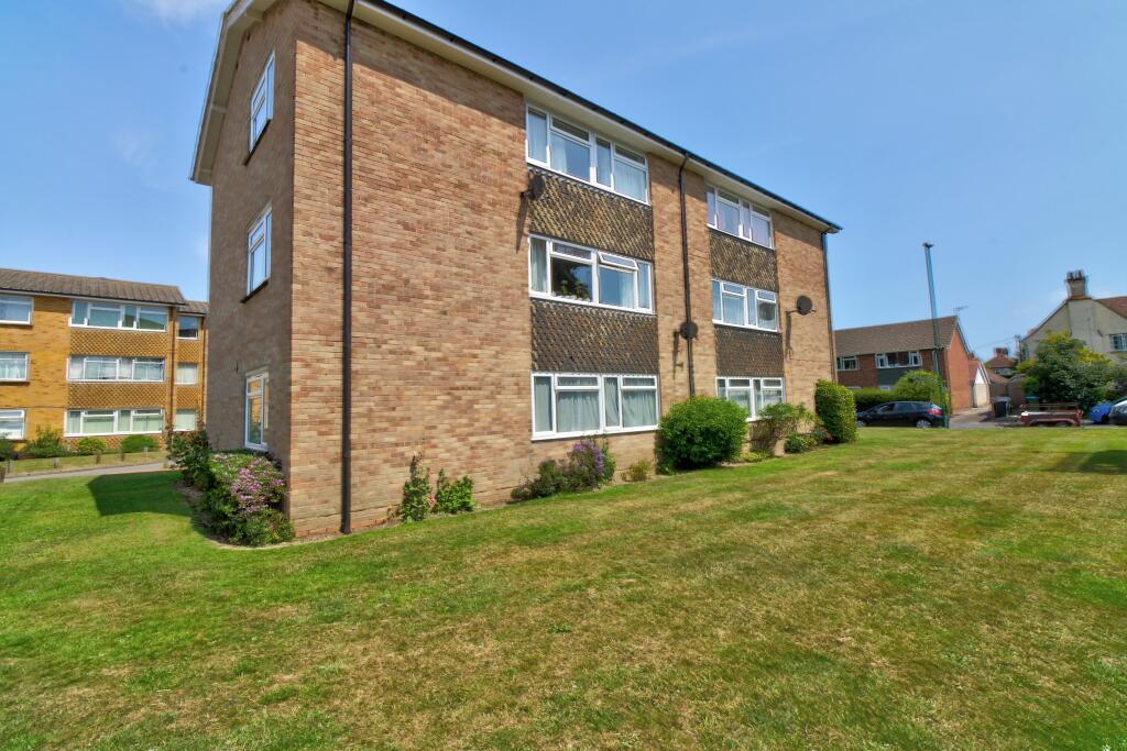 2 bedroom flat for sale in Carlingford Court, Bognor Regis, PO21