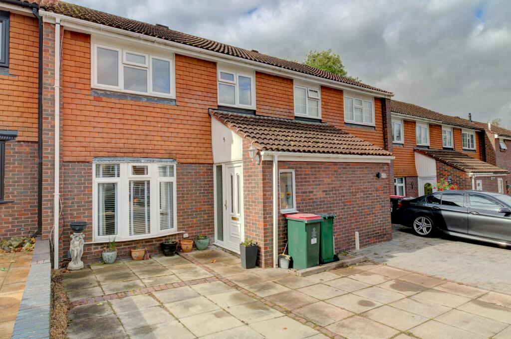 3 bedroom terraced house for sale in Ambleside Close, Crawley, RH11