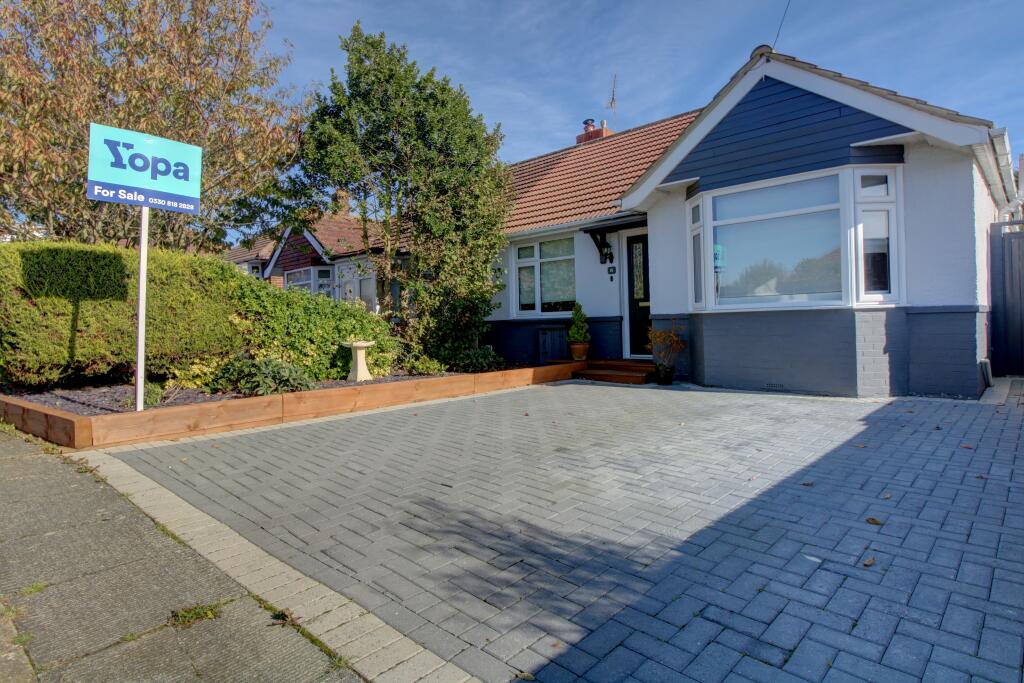 3 bedroom bungalow for sale in Sedbury Road, Lancing, BN15