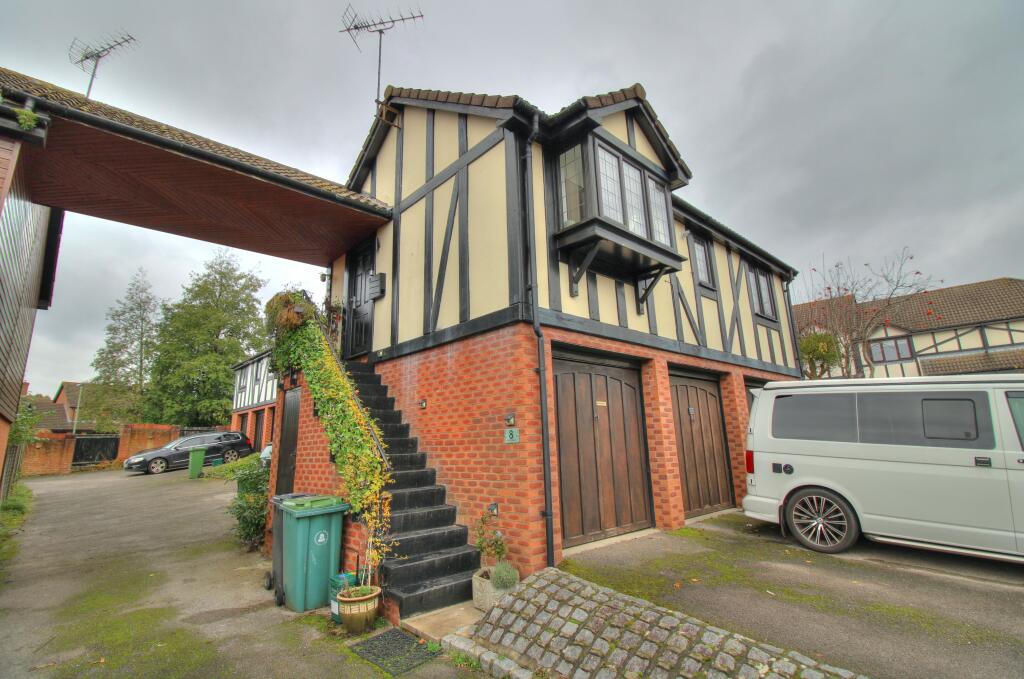 1 bedroom for sale in Deans Court, Windlesham, GU20