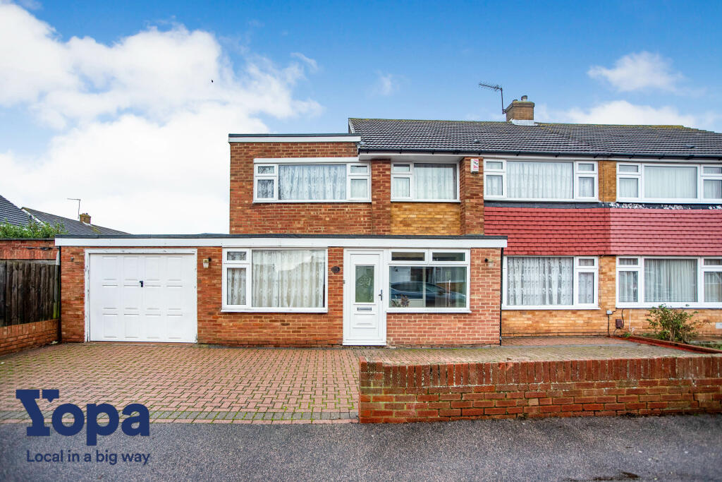 5 bedroom semidetached house for sale in Imperial Drive, Gravesend, DA12
