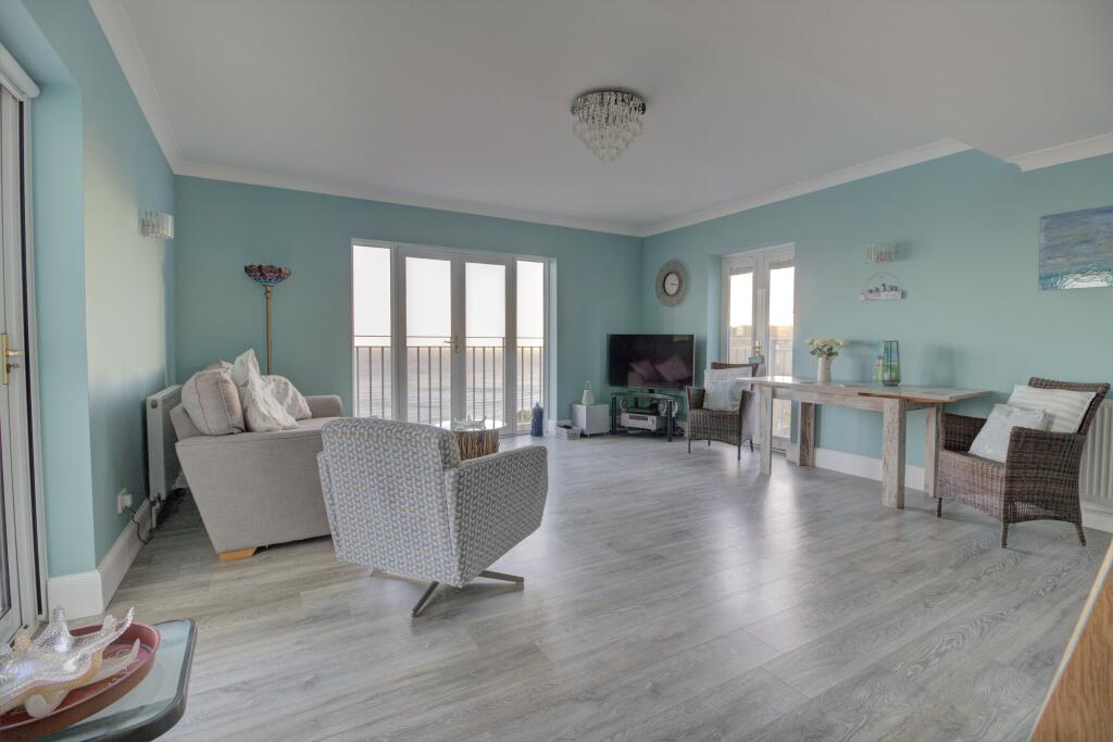 2 bedroom apartment for sale in Hotel Road, St Margarets Bay, CT15