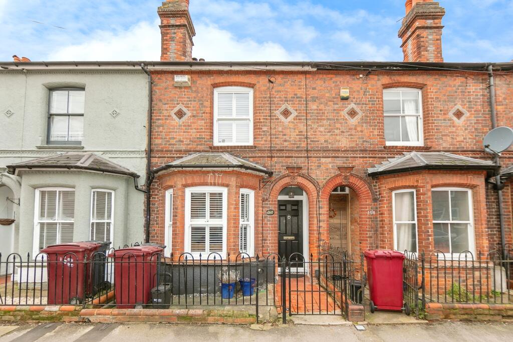 3 bedroom terraced house for sale in Elgar Road, Reading, RG2