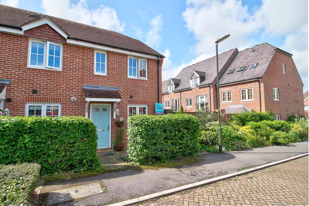 2 bedroom end of terrace house for sale in Garland Close, Petworth, GU28