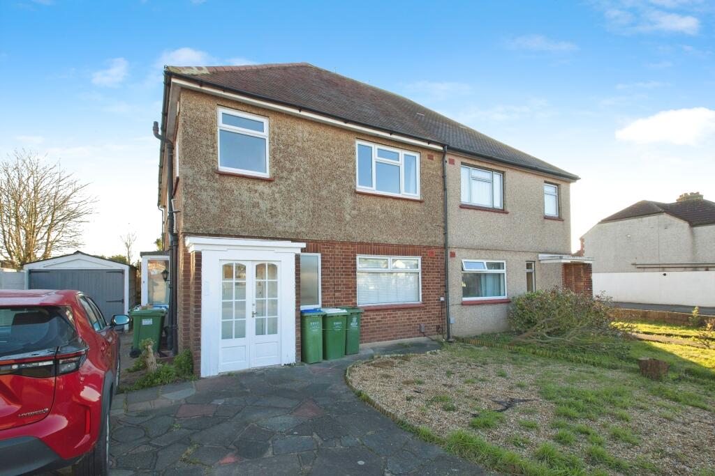2 bedroom flat for sale in Hudson Road, Bexleyheath, DA7
