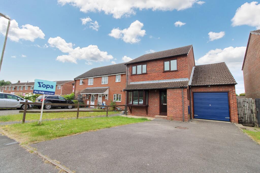 4 bedroom detached house for sale in Burtons Hill, Hungerford, RG17