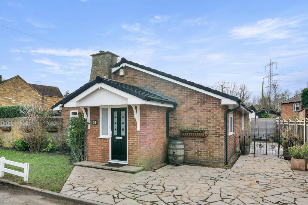 3 bedroom bungalow for sale in Addlestone Moor, Addlestone, KT15