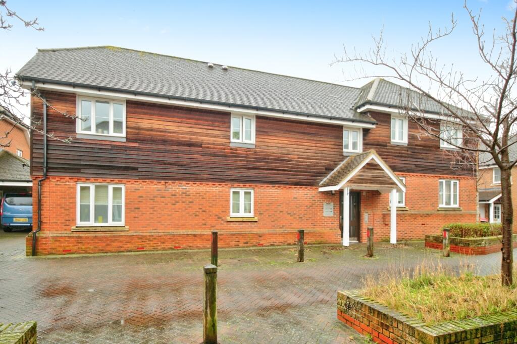 2 bedroom flat for sale in Bentleys Meadow, Sevenoaks, TN15