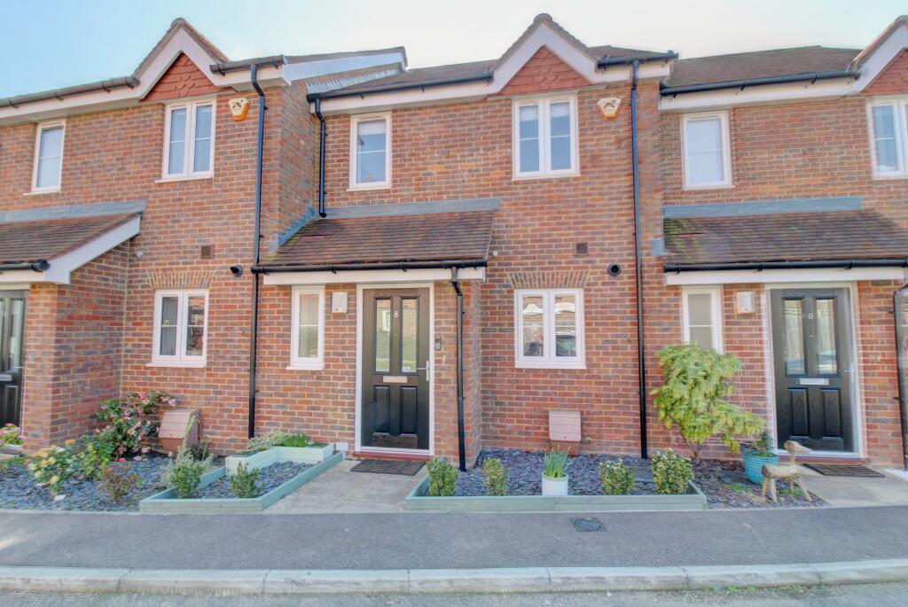2 bedroom terraced house for sale in Bowling Lane, Billingshurst, RH14