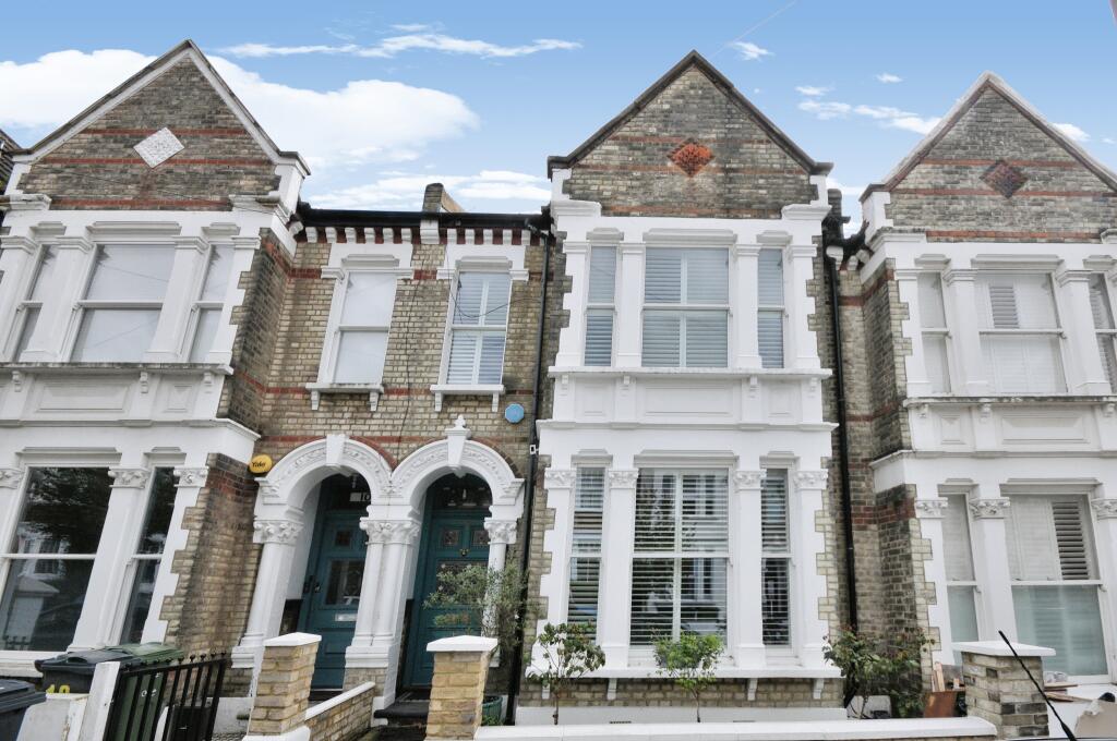 4 bedroom terraced house for sale in Kingscourt Road, London, SW16