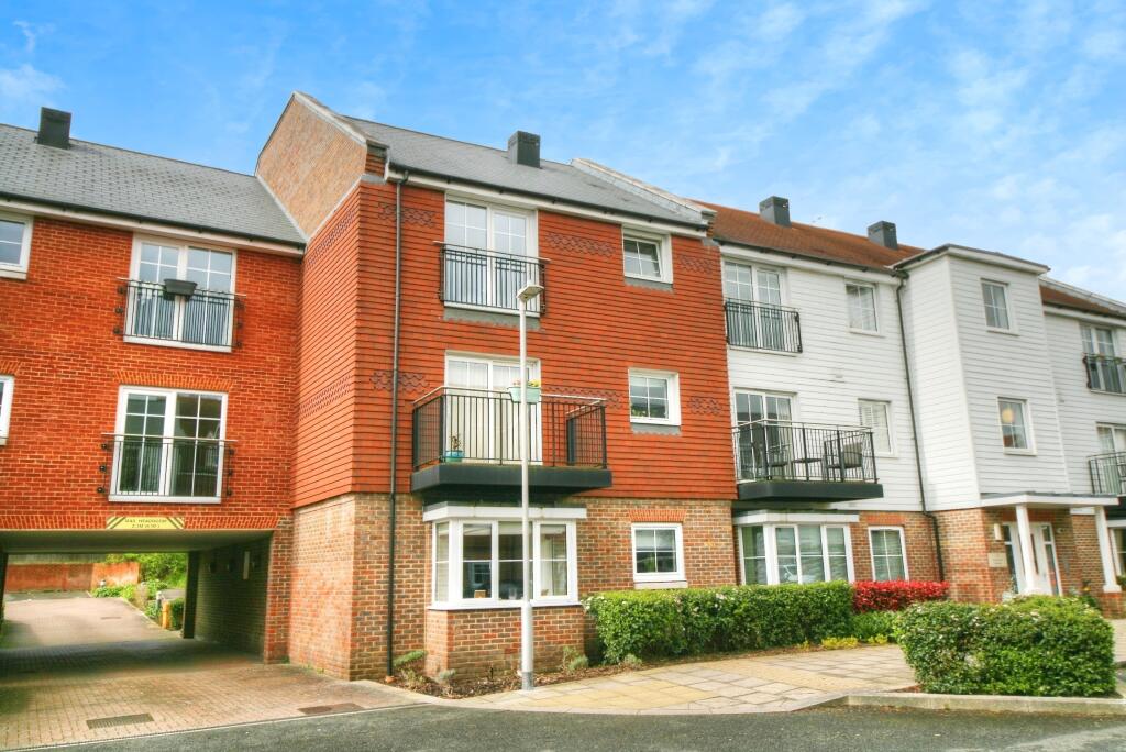 2 bedroom flat for sale in Eden Road, Sevenoaks, TN14
