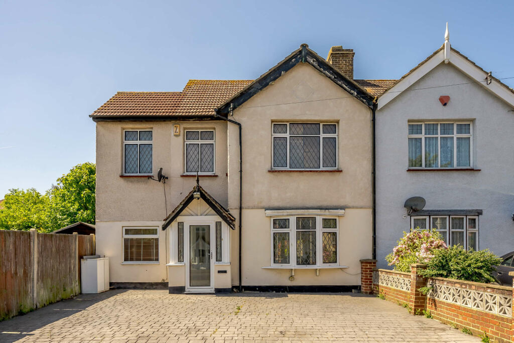 4 bedroom semidetached house for sale in Monkton Road, Welling, DA16