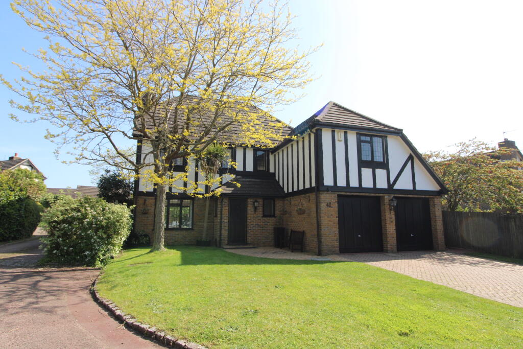 5 bedroom detached house for sale in Kerris Way, Reading, RG6