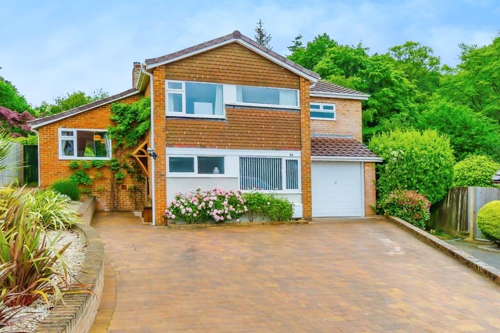 4 bedroom detached house for sale in Forestfield, Horsham, RH13