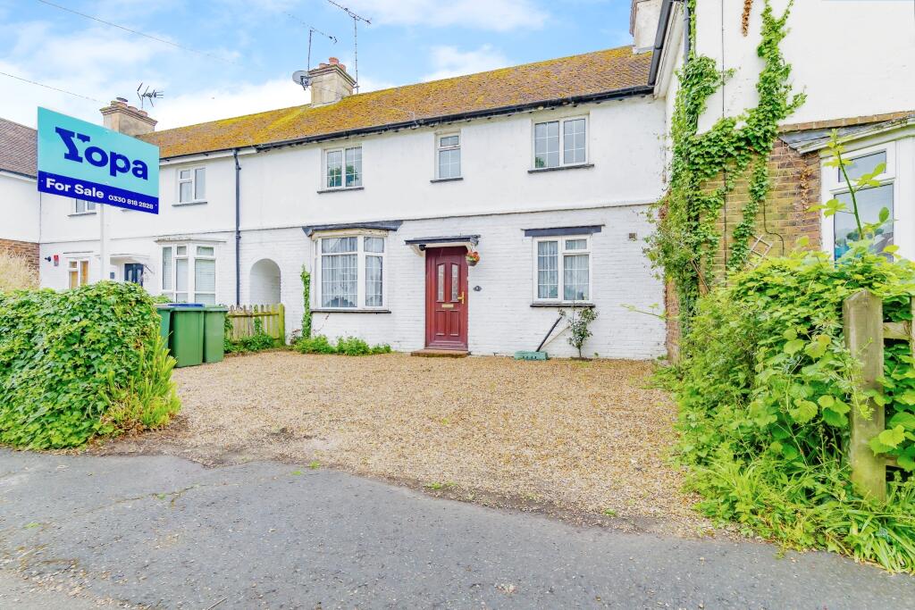 3 bedroom terraced house for sale in Lime Avenue, Horsham, RH12