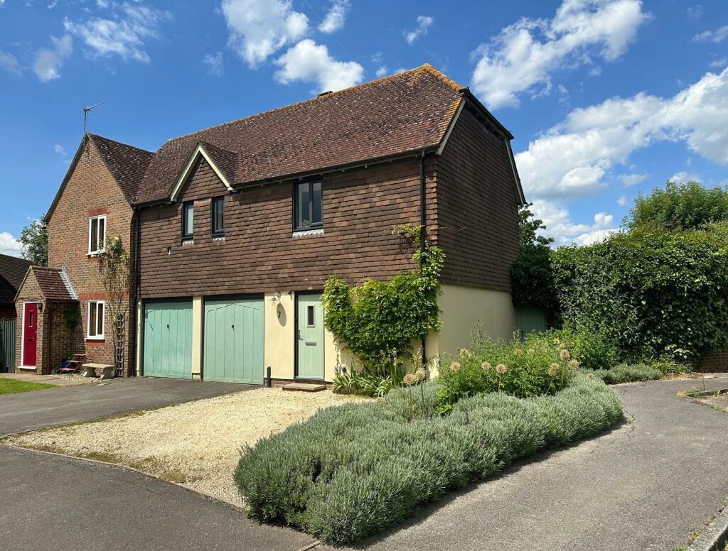 2 bedroom semidetached house for sale in Brew House Road, Betchworth, RH3