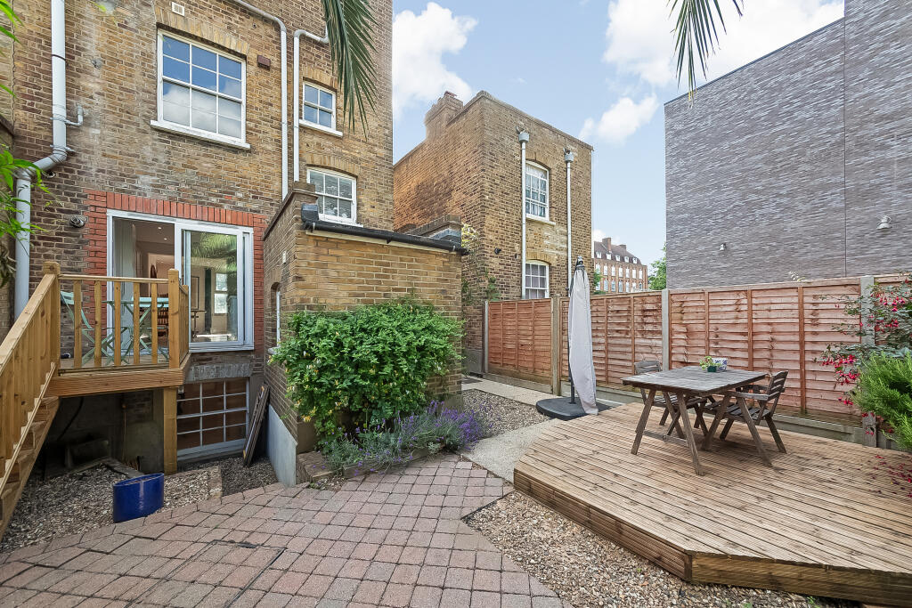 2 bedroom flat for sale in Peckham Hill Street, Peckham, SE15