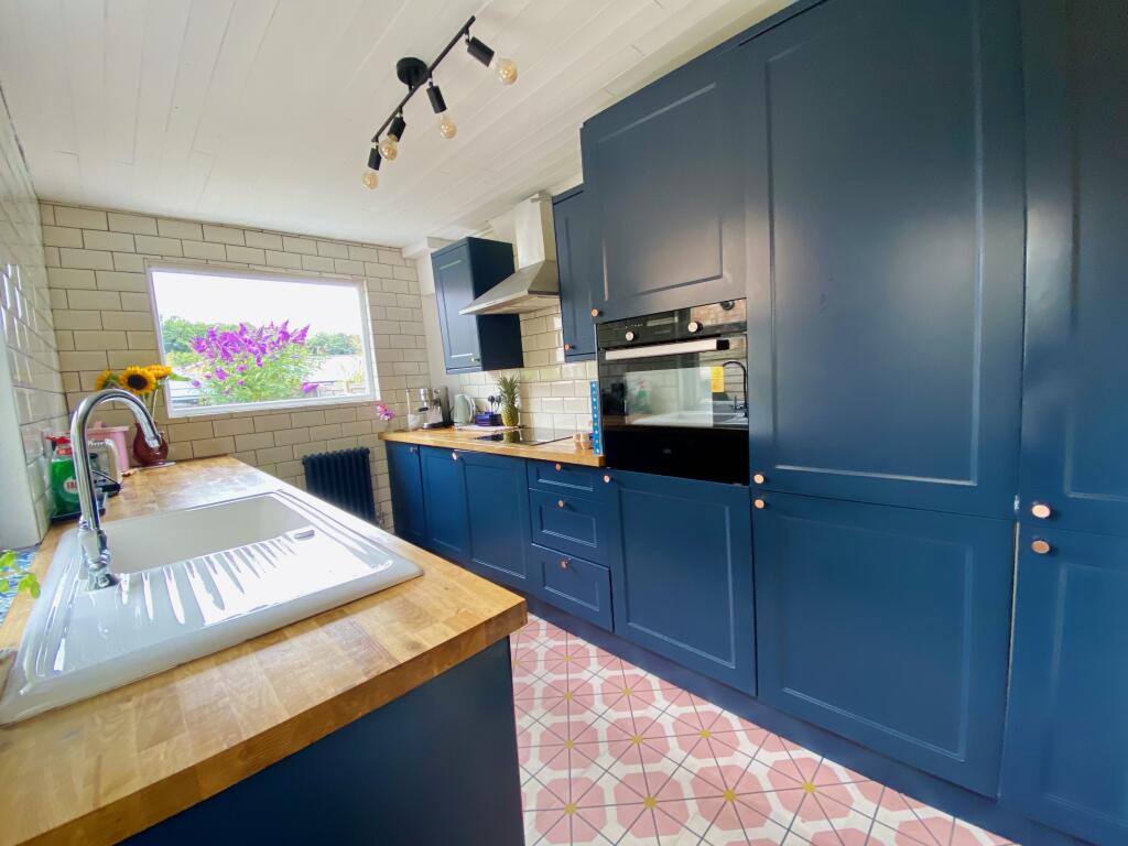 2 bedroom terraced house for sale in Norman Road, Tunbridge Wells, TN1