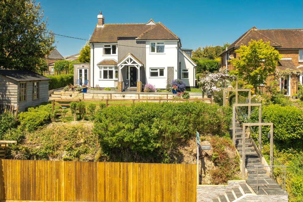 4 bedroom detached house for sale in Station Road, Rotherfield, TN6