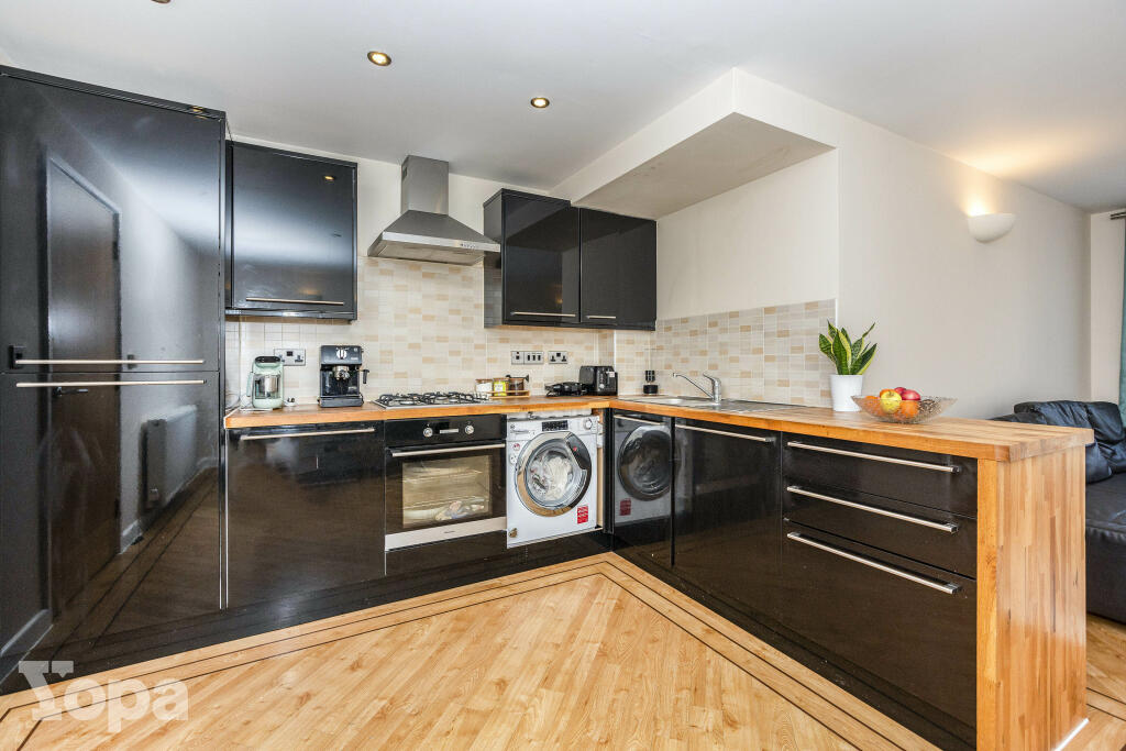 Additional property image - Wrotham Road, Gravesend, DA11