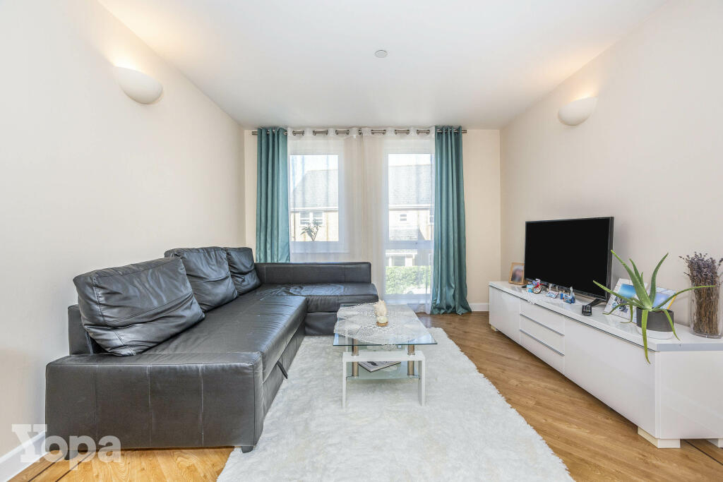 Additional property image - Wrotham Road, Gravesend, DA11