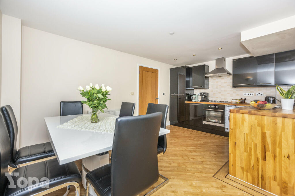Additional property image - Wrotham Road, Gravesend, DA11