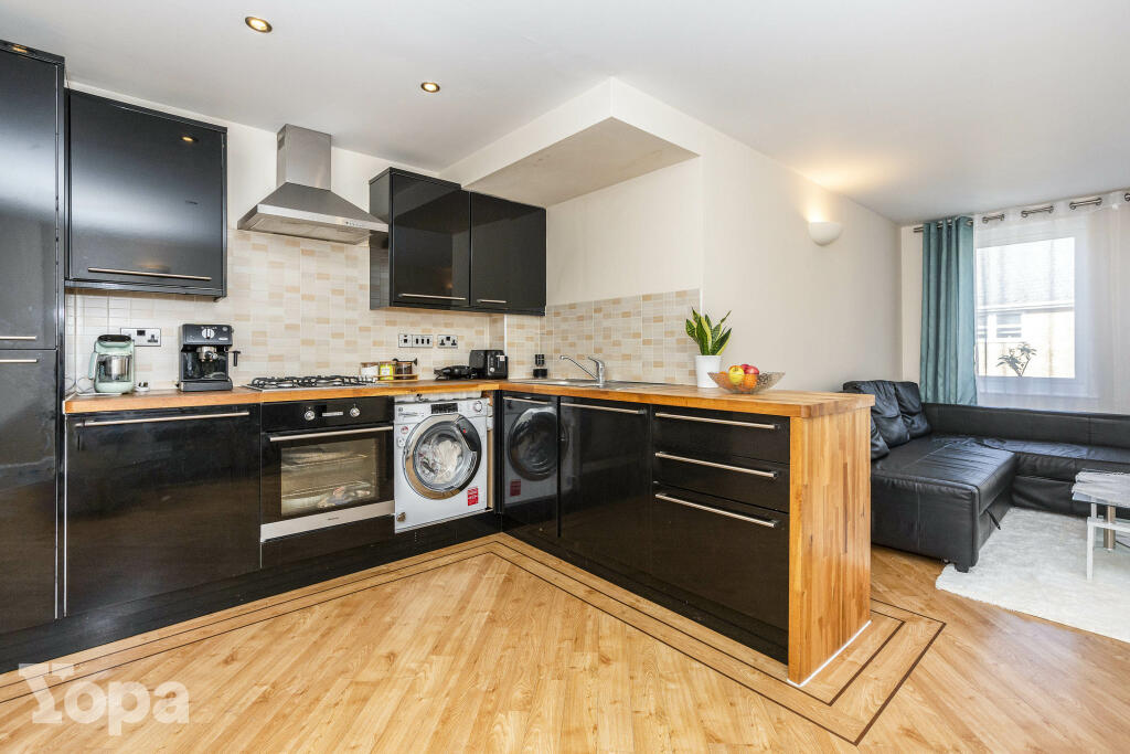 Additional property image - Wrotham Road, Gravesend, DA11