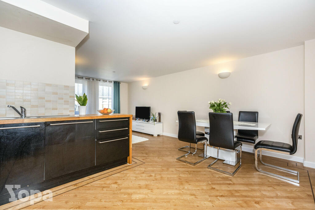 Additional property image - Wrotham Road, Gravesend, DA11