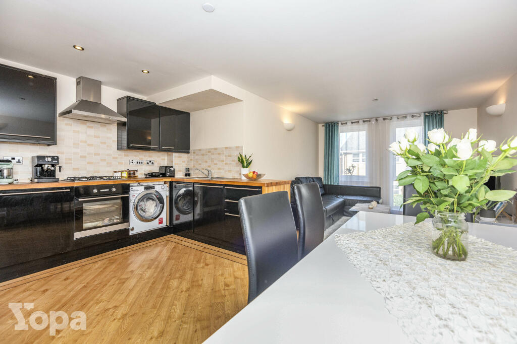 Additional property image - Wrotham Road, Gravesend, DA11