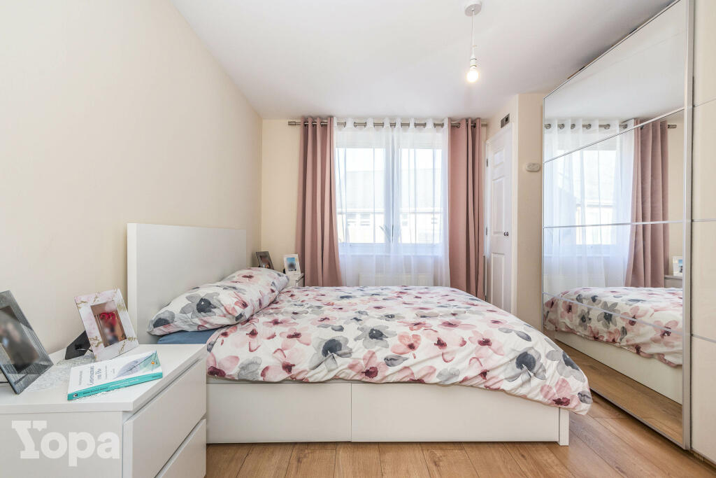 Additional property image - Wrotham Road, Gravesend, DA11