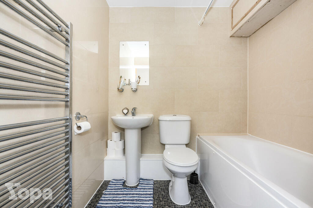 Additional property image - Wrotham Road, Gravesend, DA11