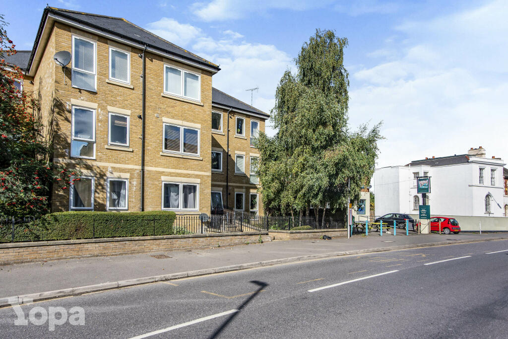 Additional property image - Wrotham Road, Gravesend, DA11