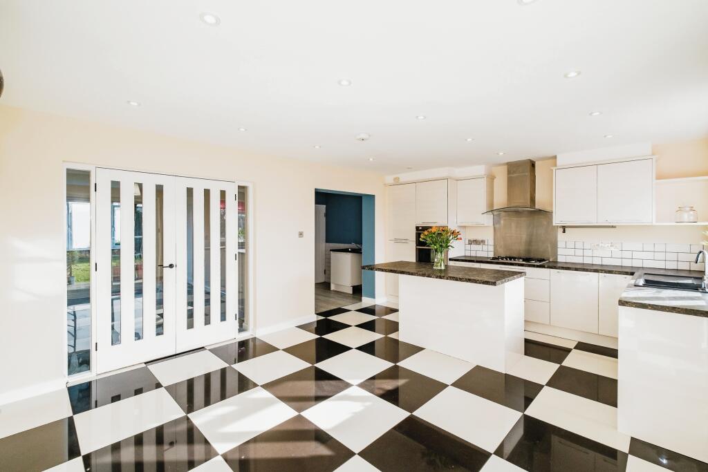 Additional property image - Clun Road, Littlehampton, BN17