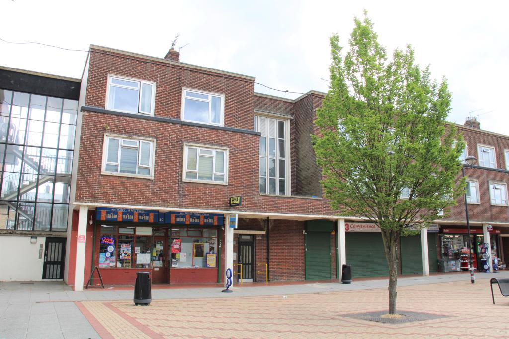 2 bedroom flat for sale in Temple Hill Square, Dartford, DA1