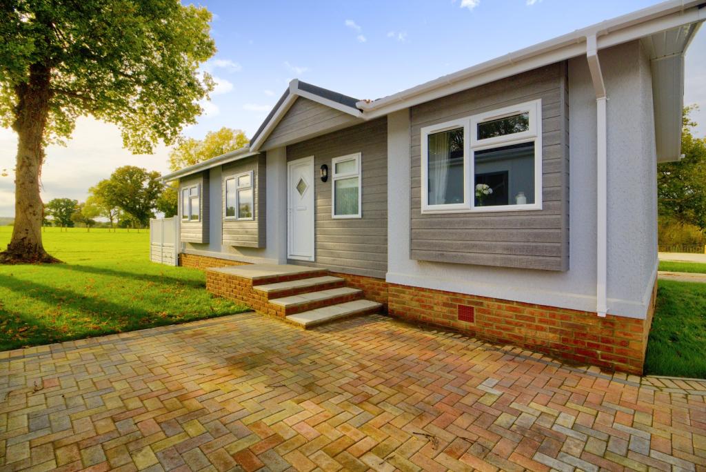 2 bedroom park home for sale in Benenden Road, Biddenden, TN27