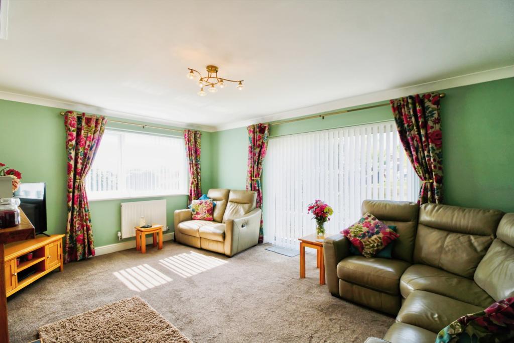 2 bedroom bungalow for sale in Mill View Road, Herne Bay, CT6