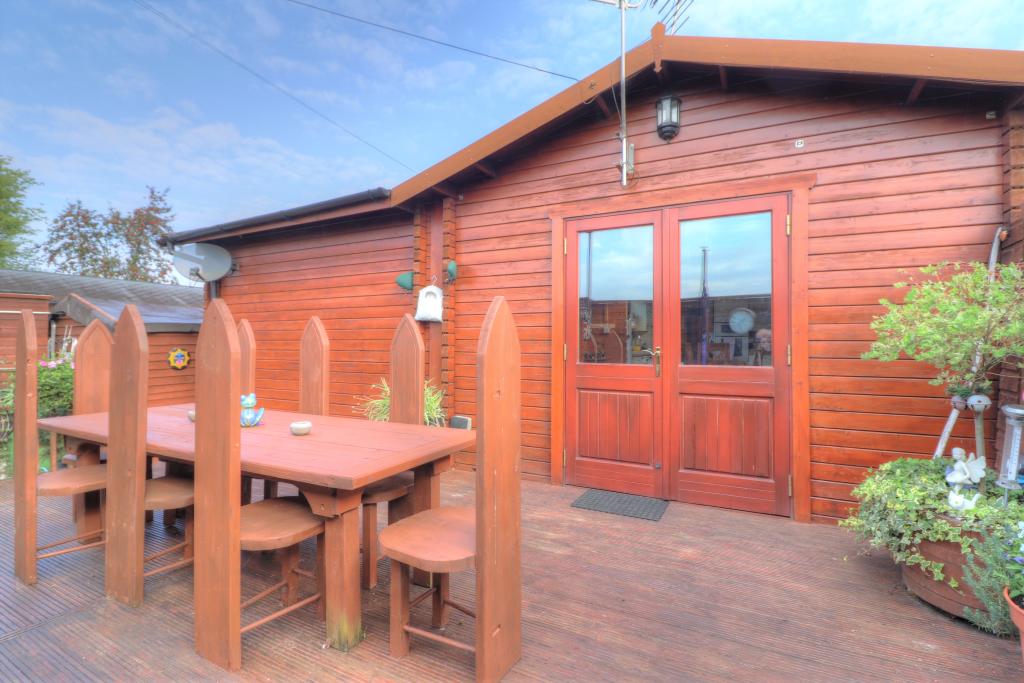 3 bedroom character property for sale in Green End, Three Holes, PE14