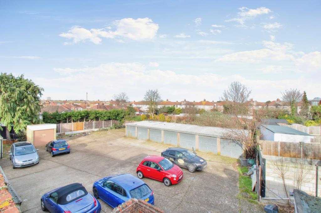 Studio flat for sale in London Road, Romford, RM7
